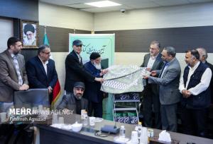 روایت دلتنگی خانواده شهدا در «جلوه‌گاه عشق»؛ ۱۸ سال عکاسی در یک کتاب