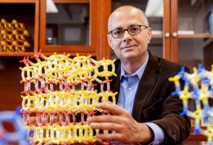 گفتگو با نوبلیست شیمی؛ از کودکی تا ایستادن بر قله شیمی جهان