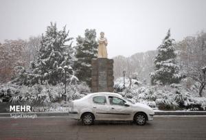 کاهش دید در گردنه گدوک فیروزکوه بر اثر برف و کولاک