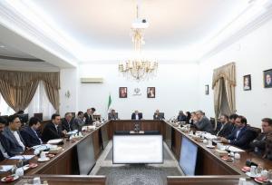 عارف: باید موانعی را که بر سر راه تولید است با سرعت بیشتری برطرف کنیم