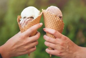 بستنی شکلاتی یا وانیلی؛ کدام کم‌ ضررتر است؟