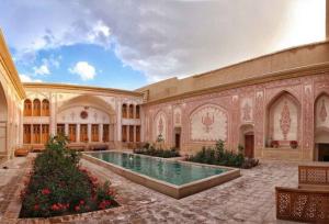 ظهور زندگی آپارتمانی و حذف حوض‌ها از خانه‌ها