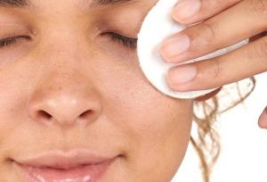 مراحل پاکسازی صورت در خانه برای پوستی سالم و شفاف