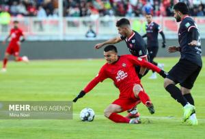 نظر کارشناس داوری در مورد صحنه های جنجالی بازی تراکتور و پرسپولیس