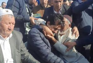 فرهاد قائمی در آغوش پدر صابر کاظمی