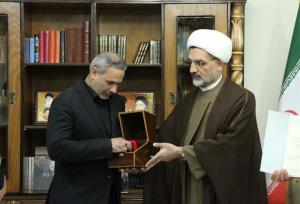 اهدای انگشتر متبرک شهید قاسم سلیمانی به موزه شهدای حشدالشعبی