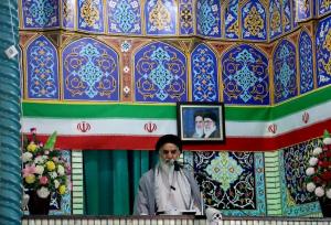 موسوی: دشمن با فشار اقتصادی به‌دنبال جدایی مردم از انقلاب است