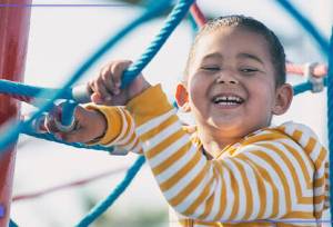 تاب‌آوری کودکان در بحران‌ها محصول شبکه‌های حمایتی است نه تجربه رنج