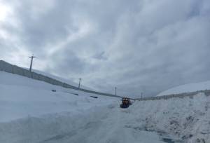 شکری: برف‌روبی بیش از ۳۷۰۰ کیلومتر از محورهای آذربایجان‌غربی