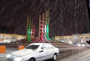 بارش نخستین برف پاییزی چهره زنجان را سفید پوش کرد