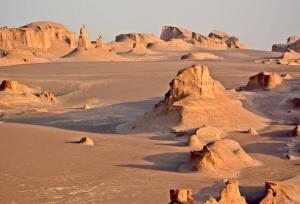 بیابان لوت گنجی ملی برای سرمایه‌گذاری گردشگری/ احیای مسیرهای تاریخی بیابان