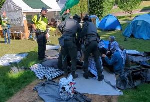یورش پلیس سوئد به تجمع حامیان فلسطین در استکهلم
