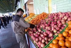 نظارت مستمر بر توزیع میوه تنظیم بازار شب عید در استان کرمانشاه