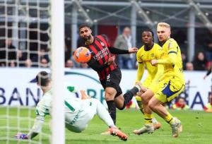 پیروزی پرگل میلان مقابل هلاس ورونا/ شاگردان آلگری موقتا صدرنشین شدند