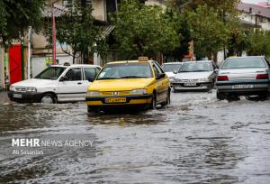 وضعیت خیابان‌های شهر ایوان بر اثر شدت بارش باران