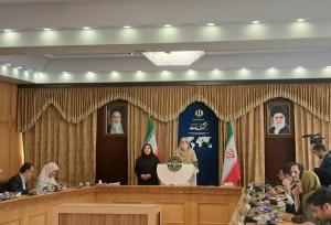 مهاجرانی: گفتگو «دستور دادن» نیست بلکه یک فعل دوطرفه است