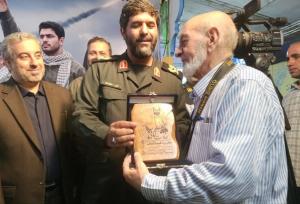 تجلیل از عکاس پیشکسوت دفاع مقدس در کنگره ۸ هزار شهید گیلان