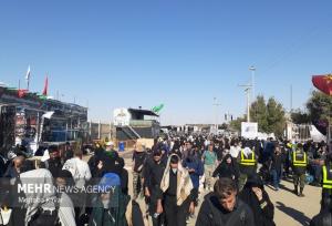 حضور پرشور زوار اربعین حسینی در مرز مهران