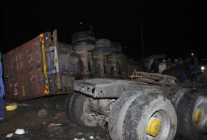 ۱۸ نفر در حادثه برخورد کامیون با مراسم دسته روی نکا مصدوم شدند