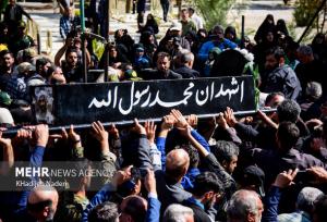 مادر شهید رضا ابارشی به فرزند شهیدش پیوست