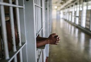 آیا توبه پس از صدور حکم قطعی منجر به عفو می‌شود؟