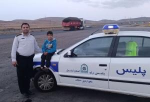 جا گذاشتن کودک اردبیلی در سفر خانوادگی/افسر پلیس ناجی شد