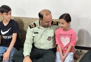 فرمانده انتظامی لرستان با خانواده شهید «جمشیدی پور» دیدار کرد