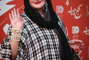 تصاویر نعیمه نظام‌دوست با پالتوی چهارخانه و لبخند همیشگی