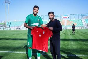 بازیکن ذوب‌آهن، ۷ زندانی آزاد کرد
