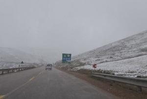 میقانی: برف و مه غلیظ در محورهای کوهستانی خراسان‌ شمالی آغاز شد