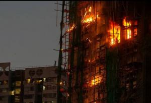 آتش‌سوزی مهیب در هنگ کنگ با ۳۶ کشته و ۲۷۹ مفقود+ تصاویر