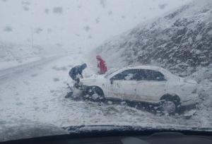 نبرد اورژانس ۱۱۵ با برف برای نجات جان بیماران در کردستان