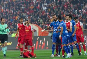استقلال و پرسپولیس را از خانه‌ بیرون کرده‌اید، می‌خواهید افت نکنند؟