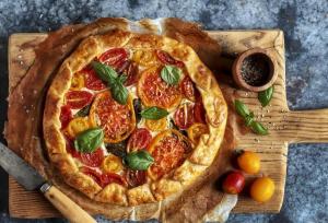 تارت گوجه‌ای، پیش‌غذایی سبک برای میزهای پذیرایی