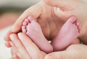 کف پای صاف در نوزادان: طبیعی یا مشکل‌ساز؟