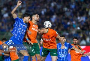 خارجی‌های استقلال دو دسته شده‌اند/ خط و نشان برای پرسپولیس در دربی