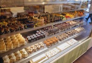 کمبود روغن از چالش‌های اساسی قنادان در اهواز/ توزیع مواد اولیه باید کنترل شود