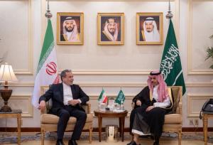 رایزنی عراقچی و «بن فرحان» درباره تحولات منطقه و تجاوز رژیم صهیونیستی