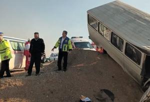 حادثه برای مینی‌بوس دانش‌آموزی در گرمسار؛ ۱۲ نفر مصدوم شدند