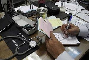 دریافت تعرفه‌ مازاد از بیمار مصداق تخلف تعزیراتی است