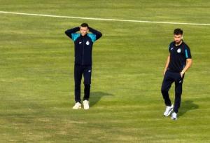 تعجب منیر و آسانی از وضعیت چمن استادیوم اراک!