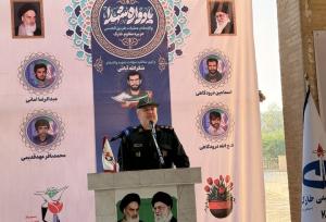 ایثار و مقاومت شهدا چراغ راه آینده است