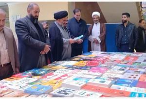 نمایشگاه کتاب در ازنا افتتاح شد