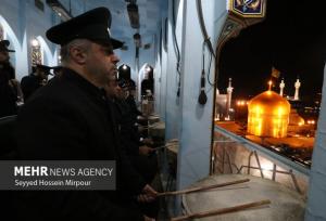 نقاره‌نوازی خادمان حرم مطهر رضوی در روز میلاد حضرت زهرا(س)