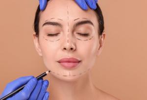 کانتورینگ صورت: راز دستیابی به صورتی خوش فرم