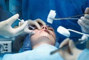 زیبایی در صف انتظار؛ چهره‌سازی مدرن و رؤیای تأیید اجتماعی