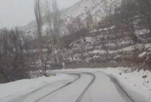 بارش برف در مسیر کردآباد به گنبرف