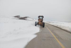انسداد راه‌های حدود ۴۰۰ روستای آذربایجان شرقی بعد از بارش برف 
