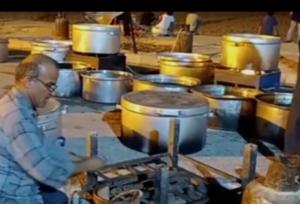 طبخ و توزیع ۱۰ هزار پرس غذای نذری در کاکی