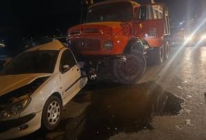 برخورد کامیون با ۶ خودرو در شیراز ۵ مصدوم بر جا گذاشت
